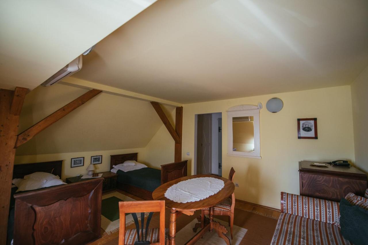 Voeroes Guest House Tirgu Secuiesc Luaran gambar