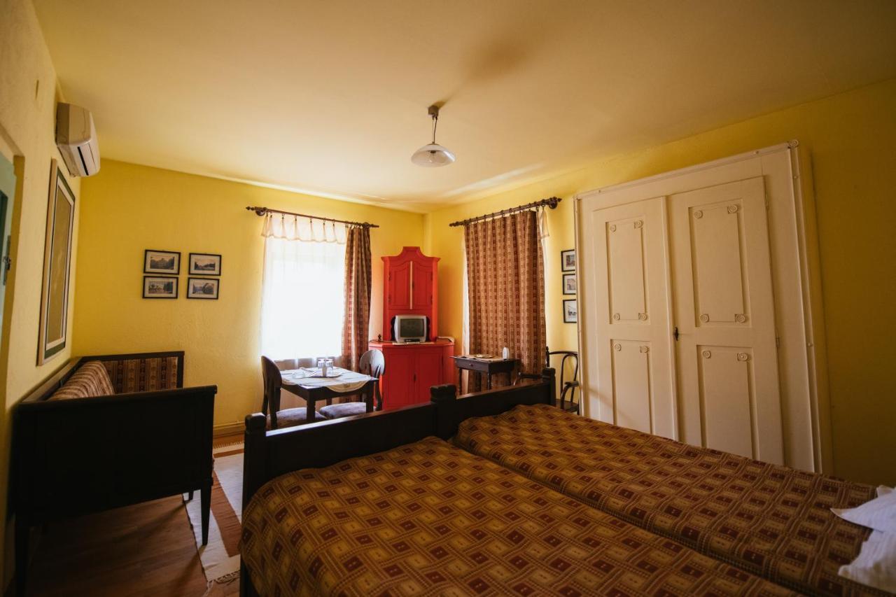 Voeroes Guest House Tirgu Secuiesc Luaran gambar