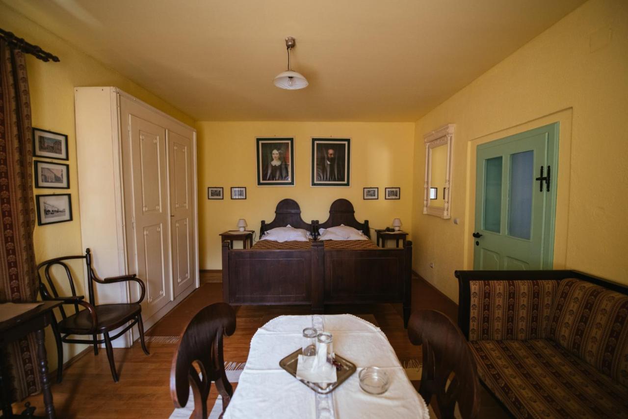 Voeroes Guest House Tirgu Secuiesc Luaran gambar