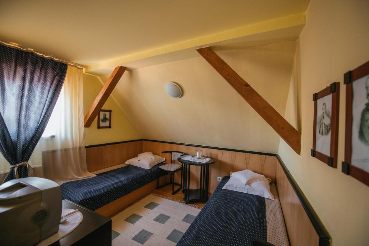 Voeroes Guest House Tirgu Secuiesc Luaran gambar