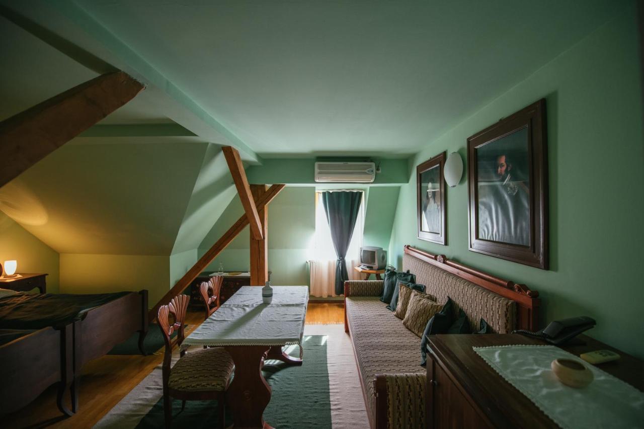 Voeroes Guest House Tirgu Secuiesc Luaran gambar