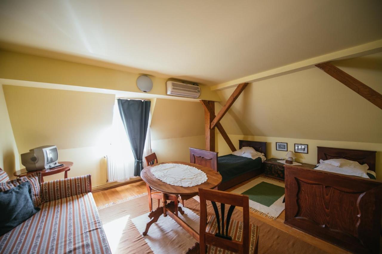 Voeroes Guest House Tirgu Secuiesc Luaran gambar