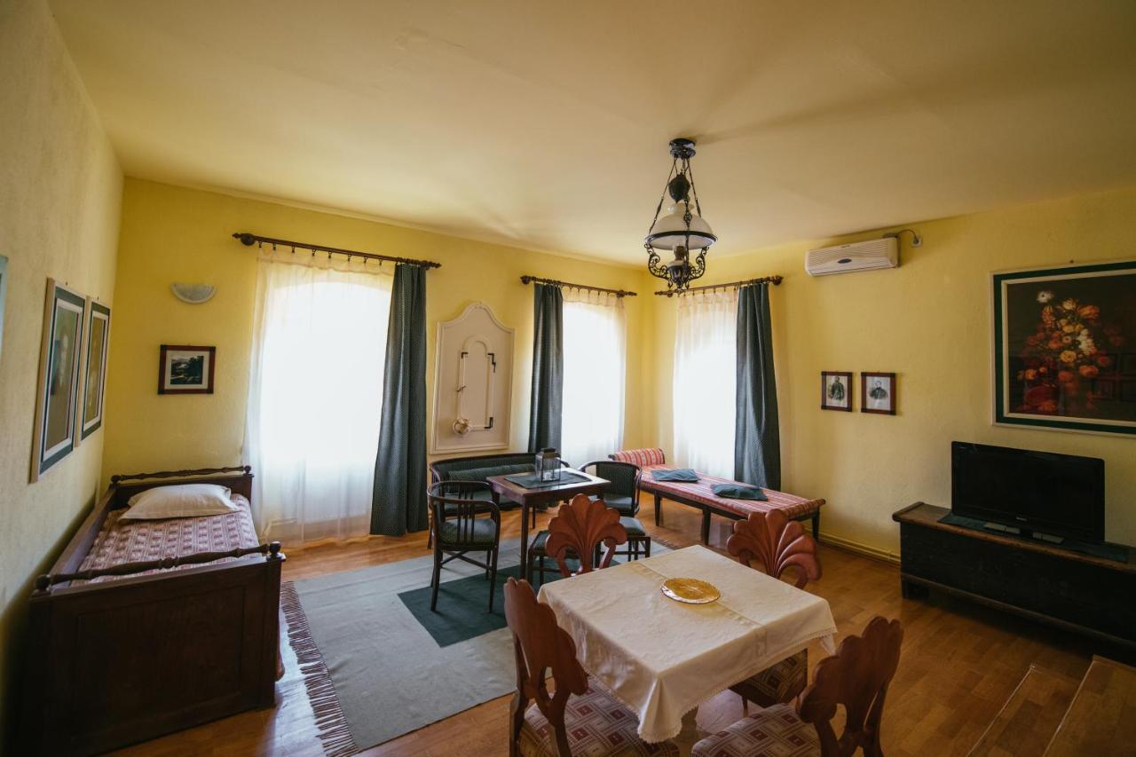 Voeroes Guest House Tirgu Secuiesc Luaran gambar