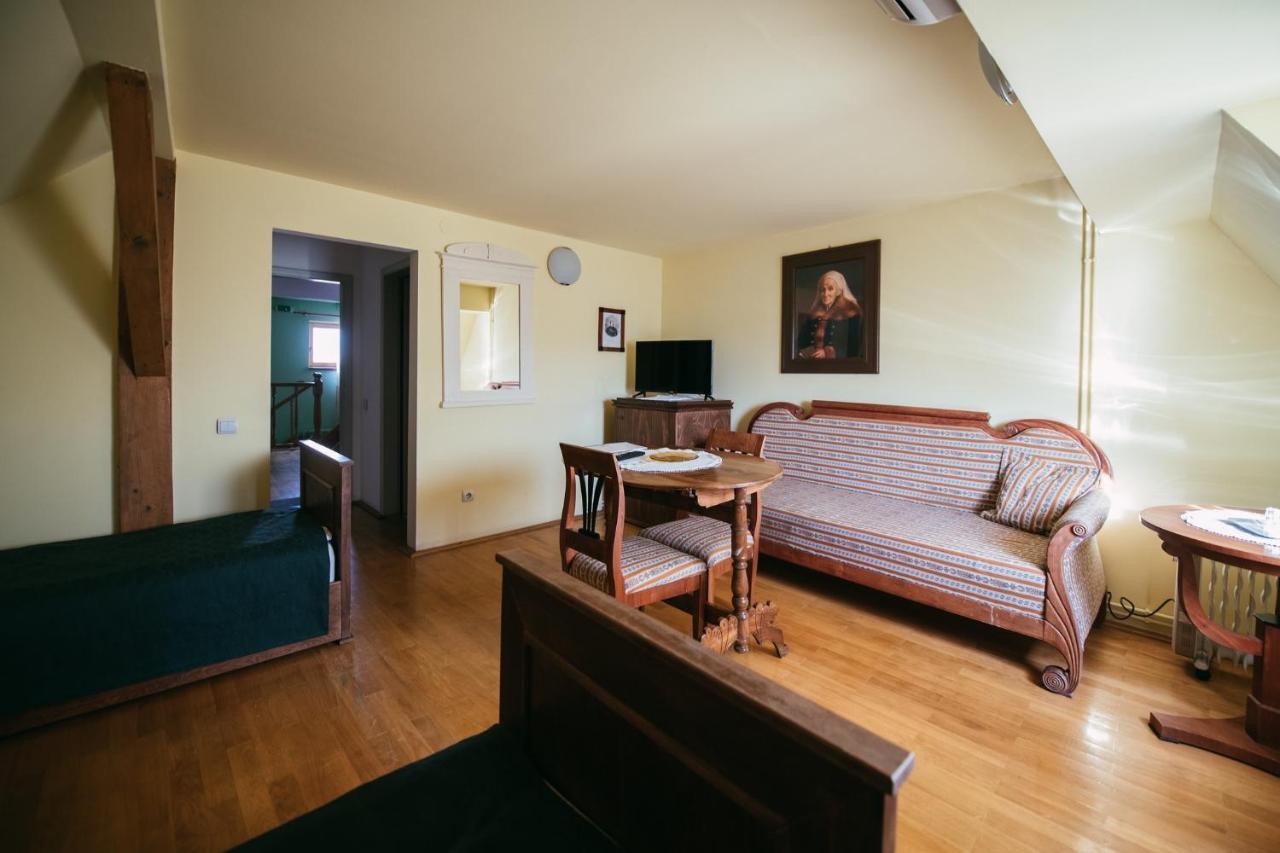 Voeroes Guest House Tirgu Secuiesc Luaran gambar