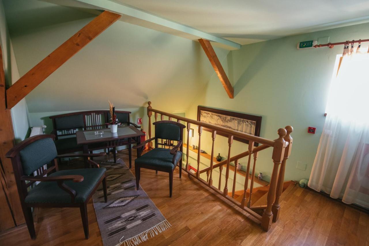 Voeroes Guest House Tirgu Secuiesc Luaran gambar