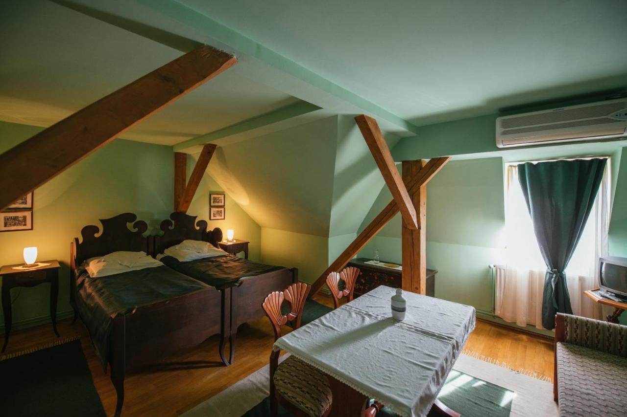 Voeroes Guest House Tirgu Secuiesc Luaran gambar