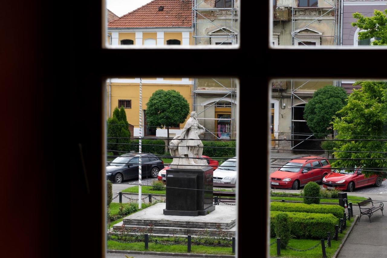 Voeroes Guest House Tirgu Secuiesc Luaran gambar
